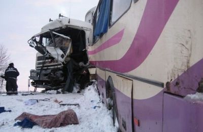 Фура врезалась в пассажирский автобус  Москве, есть пострадавше