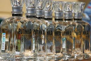 Минимальная цена на пол-литра водки возрастет до 300 рублей