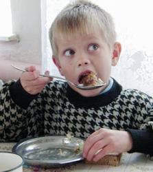 В детсадах и школах Ижевска пищу готовят с нарушениями санитарных норм