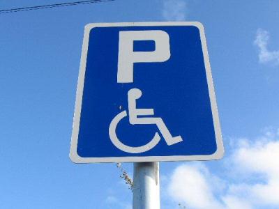 На стоянке Кезской больницы появятся парковочные места для инвалидов