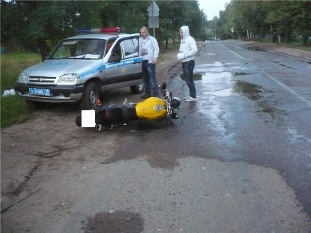 Легковушка врезалась во впередиидущий мотоцикл в Ижевске