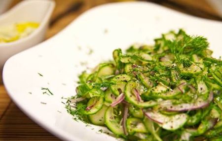 Рецепты постных блюд: салат из свежих огурцов