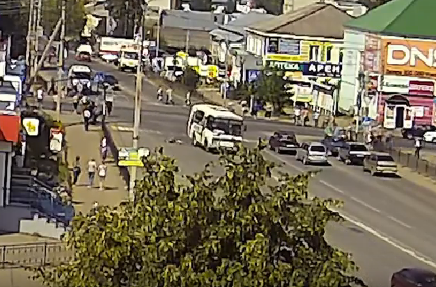 В Можге автобус сбил пешехода который пересекал переход 
