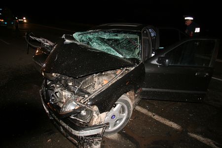Пассажира пьяного водителя зажало в машине после аварии в Ижевске