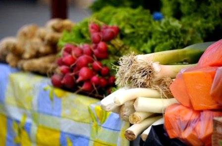 Россия запретила поставки овощей и фруктов с Украины