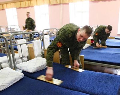 Пограничников заставят заправить солдатские кровати в Ижевске