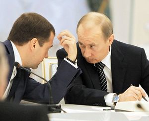 Медведев высмеял  непунктуальность  Путина