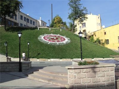 Ижевские оружейники отремонтировали цветочные часы города Черновцы