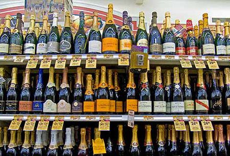Подросток украл бутылку шампанского в Ижевске