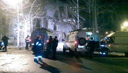 Более 100 человек эвакуировали из-за обрушения в аварийном доме в Подмосковье