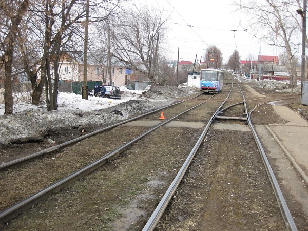 Ребенок получил травмы, упав с прицепного устройства трамвая в Ижевске