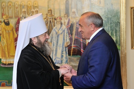Глава Удмуртии поздравил митрополита Викторина с назначением