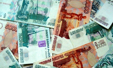 Накануне курс рубля упал ниже отметки 90 рублей за евро
