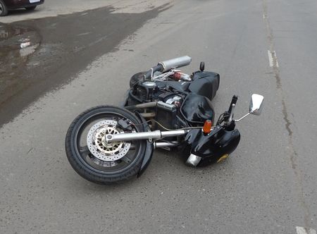 Микроавтобус врезался в мотоцикл в Можге