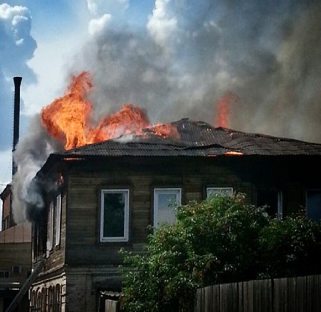 Пожар привел к пробке на улице Гагарина в Воткинске