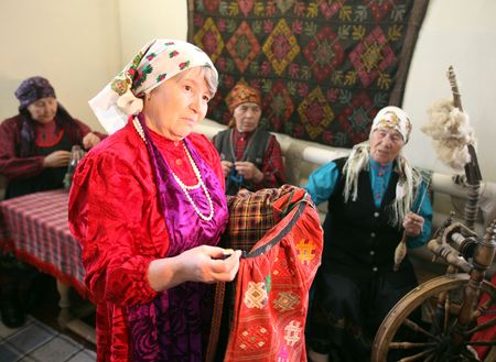 «Бурановским бабушкам» помогли сшить костюмы 