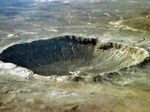 На дне гигантской воронки в Латвии геологи пытаются найти упавший  метеорит
