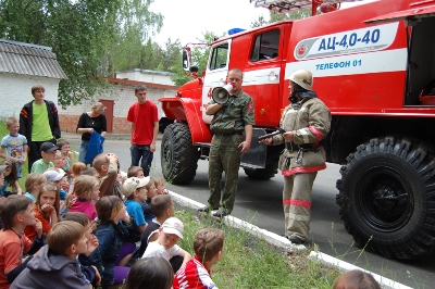 Глазовские пожарные обеспечили безопасность детей