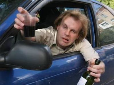 Пьяный водитель испортил форму сотрудников ГИБДД в Ижевске
