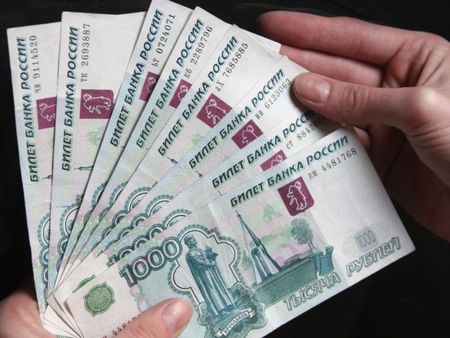 Администратор загар-клуба  в Ижевске украла у маникюрщицы 9 тысяч рублей