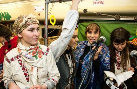 Активисты раздадут русско-удмуртские разговорники и споют песни в трамвае