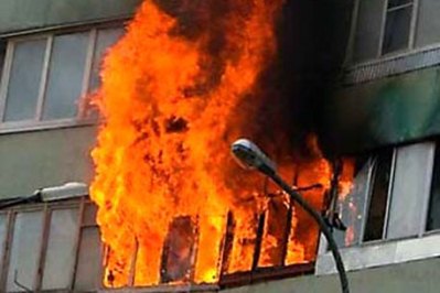 Пожаром начался Первомай для жителей ижевской пятиэтажки