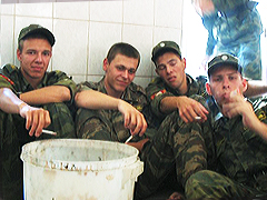 Онищенко запретил вино и сигареты солдатам и положительным киногероям
