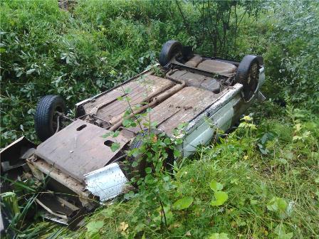 Легковушка перевернулась на трассе Кез-Бурино: два пассажира погибли 