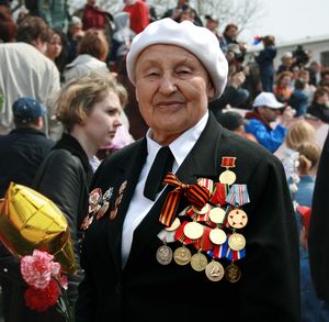 Президент Удмуртии наградил женщин-ветеранов