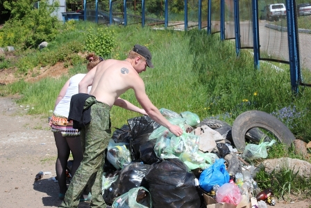 Городской пляж в Ижевске очистили от мусора