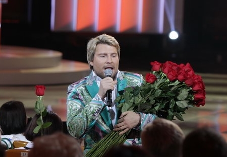 Николай Басков подарил цветы жене премьер-министра