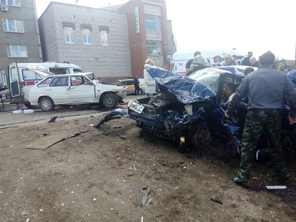 Один человек погиб и еще четверо пострадали в Сарапуле при столкновении двух ВАЗов