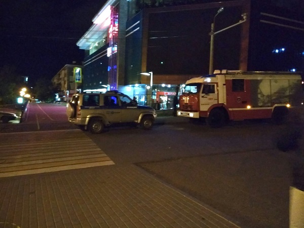 Ночью в Ижевске эвакуировали два торговых центра и гостиницу