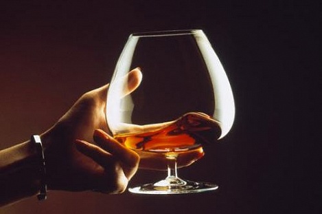  Россиянам, младше 21 года, запретят продавать алкоголь  