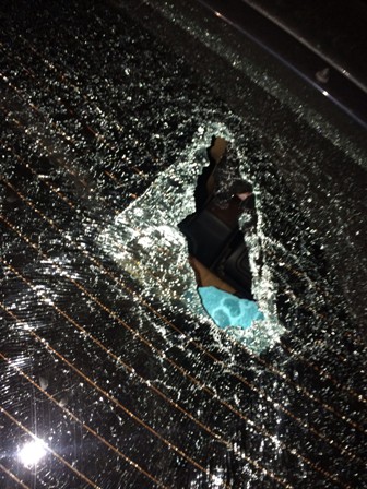 Легковой автомобиль разбили бутылкой в Ижевске