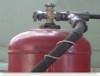 Заправку опасных баллонов практиковали на одной из газовых заправок Удмуртии