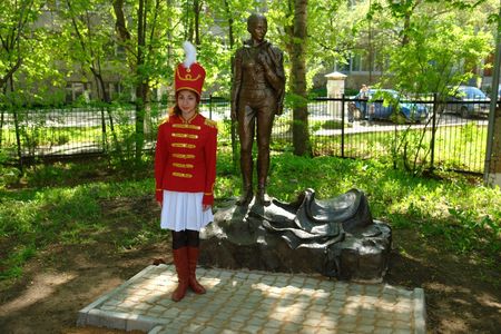 Третий памятник Дуровой установили в Сарапуле