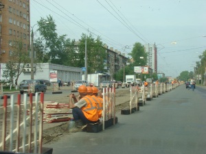 Из-за ремонта трамвайных путей дачники застряли в пробке на улице Гагарина в Ижевске