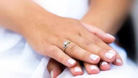 Британский ювелир создал для ревнивых супругов кольца верности с GPS