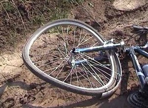 На больничную койку угодил велосипедист из Глазова после падения на трассе