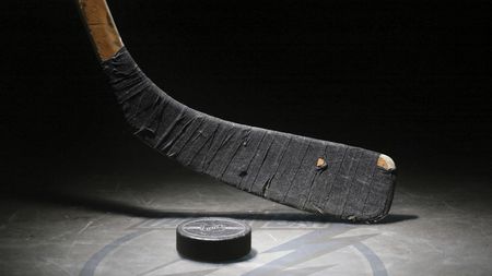 8 безответных шайб пропустили ижевские хоккеисты от саратовцев