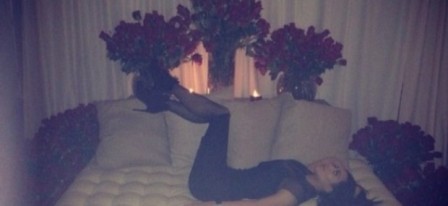 Ким Кардашьян получила в подарок тысячу роз