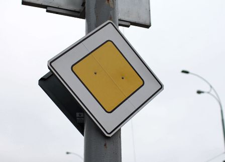 Новые дорожные знаки установят на пересечении улицы Свердлова и переулка Интернациональный в Ижевске