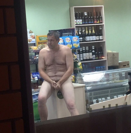 В Ижевске голый мужчина похвастался своим прибором в пивном магазине