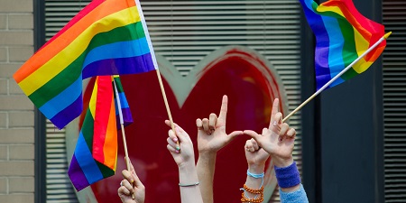 Шествие ЛГБТ сорвали православные активисты Кишинева