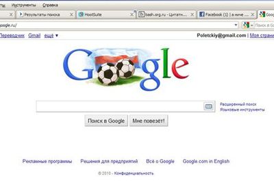 Поисковик Google в поздравительном логотипе перепутал цвета российского флага