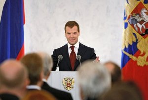 Медведев:  нужно давать земельные  участки при рождении третьего ребенка
