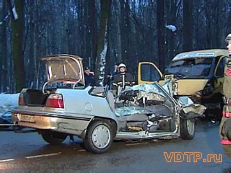 Водитель иномарки и пассажир «семерки» погибли в лобовом столкновении в Удмуртии