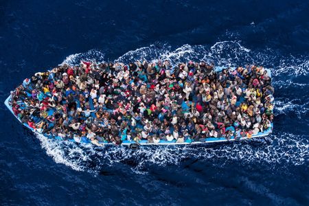 44 мигранта утонули в Средиземном море