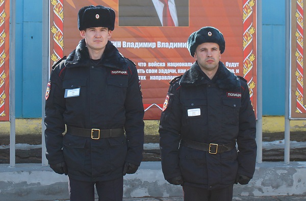 В Ижевске ставшие очевидцами ДТП военнослужащие оказали помощь пострадавшей